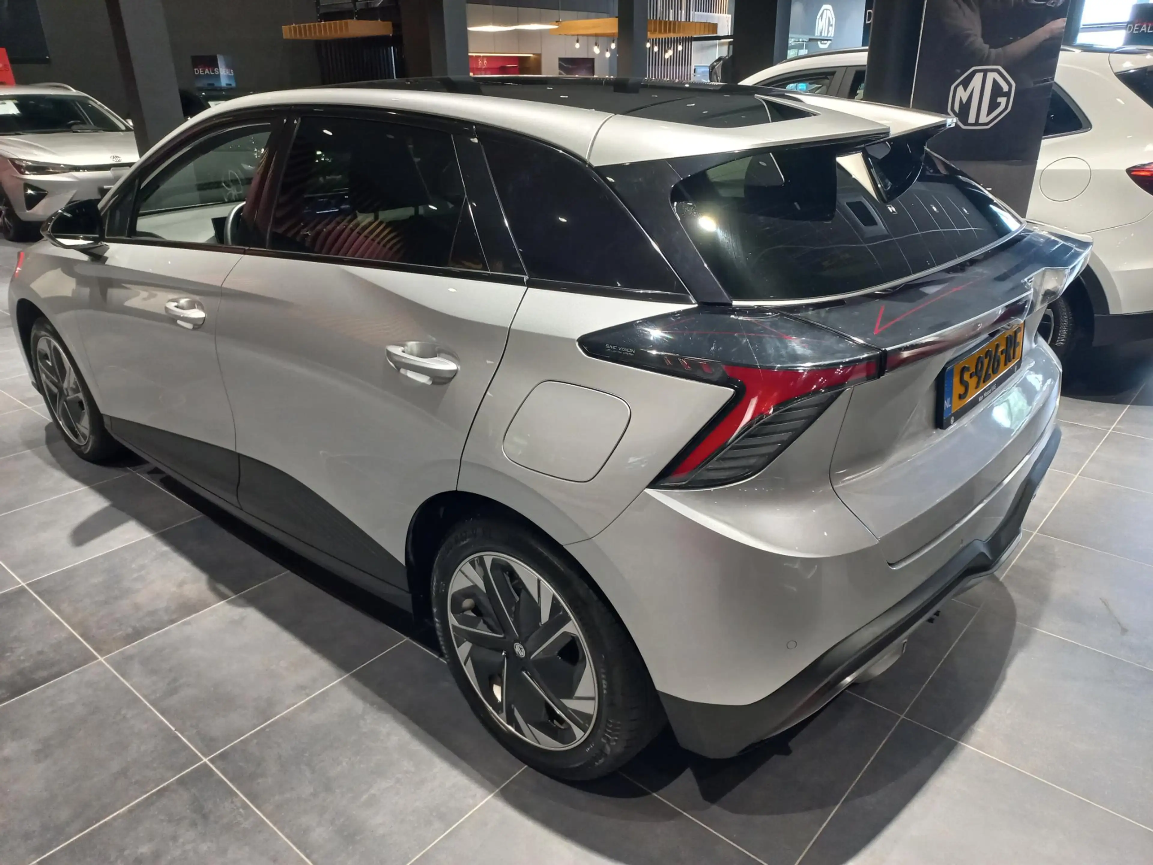 MG MG4 Luxury 64 kWh | 360 camera | Stoel + Stuurverwarmi — photo 4