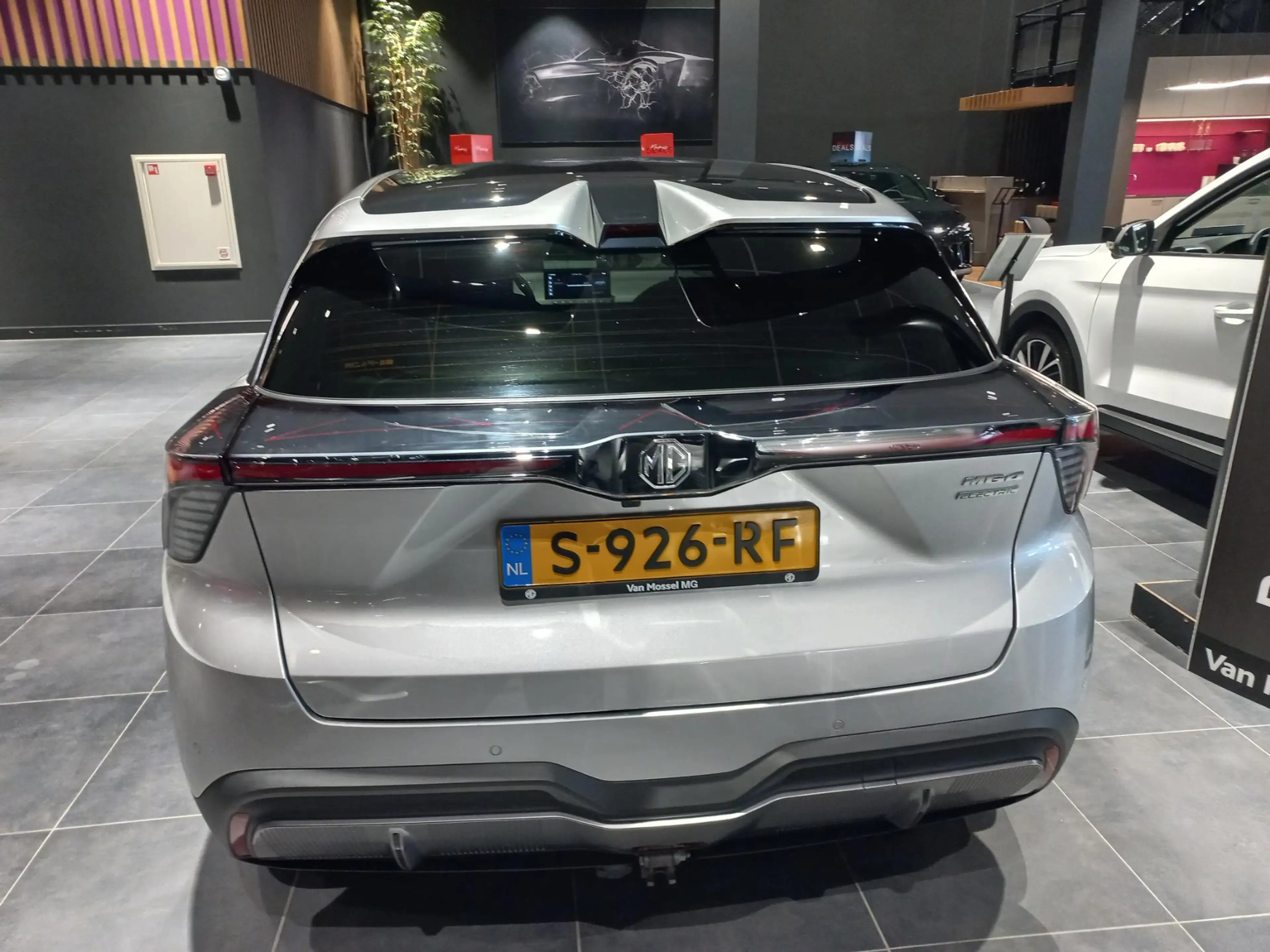 MG MG4 Luxury 64 kWh | 360 camera | Stoel + Stuurverwarmi — photo 5