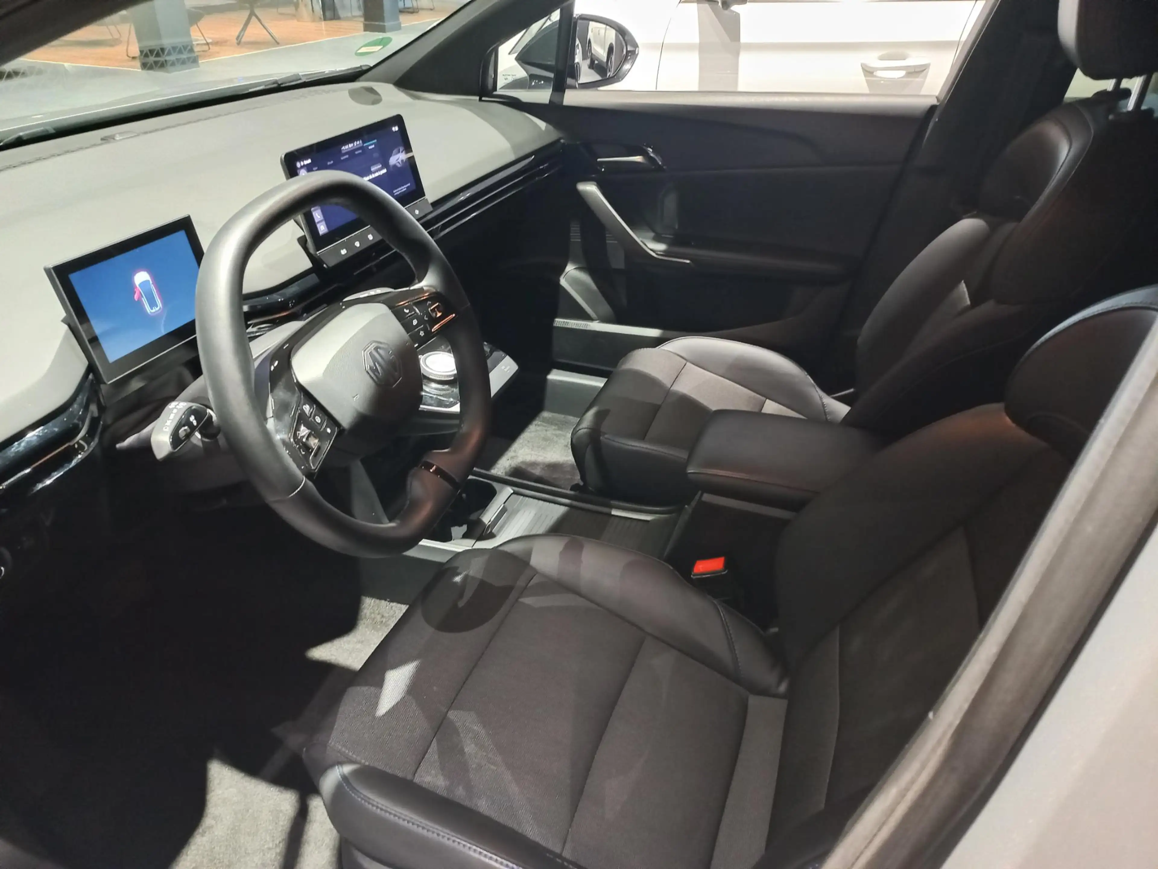 MG MG4 Luxury 64 kWh | 360 camera | Stoel + Stuurverwarmi — photo 9