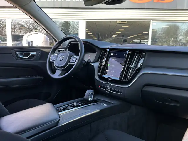 Volvo XC60 view 8
