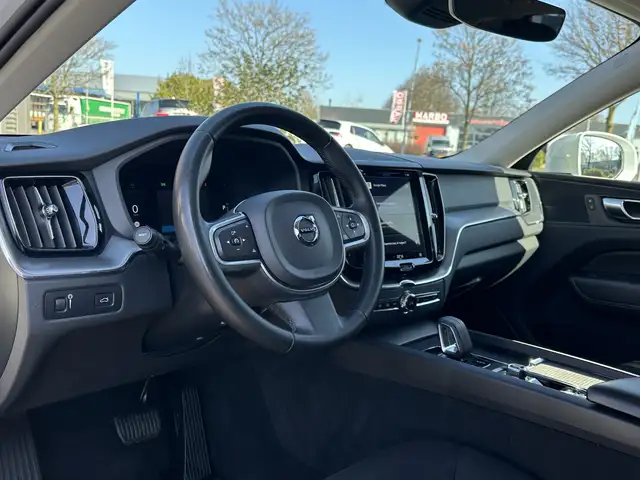 Volvo XC60 view 2