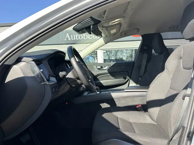 Volvo XC60 view 4