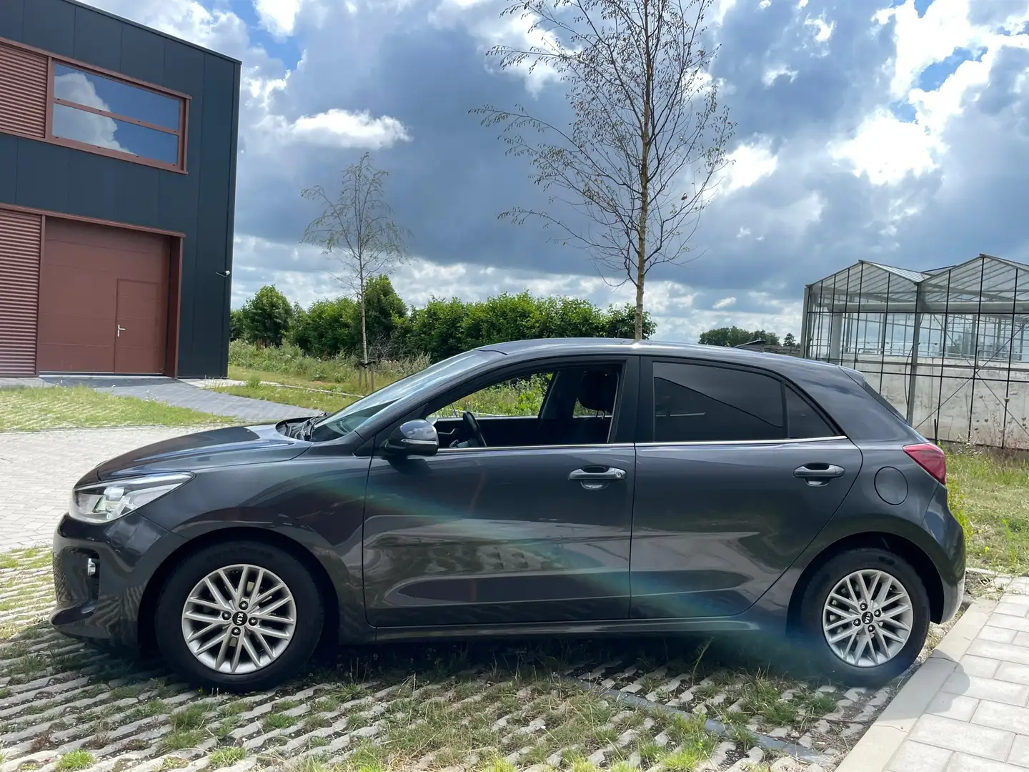 Kia Rio 1.4 DynamicLine AUTOMAAT Grijs - 2