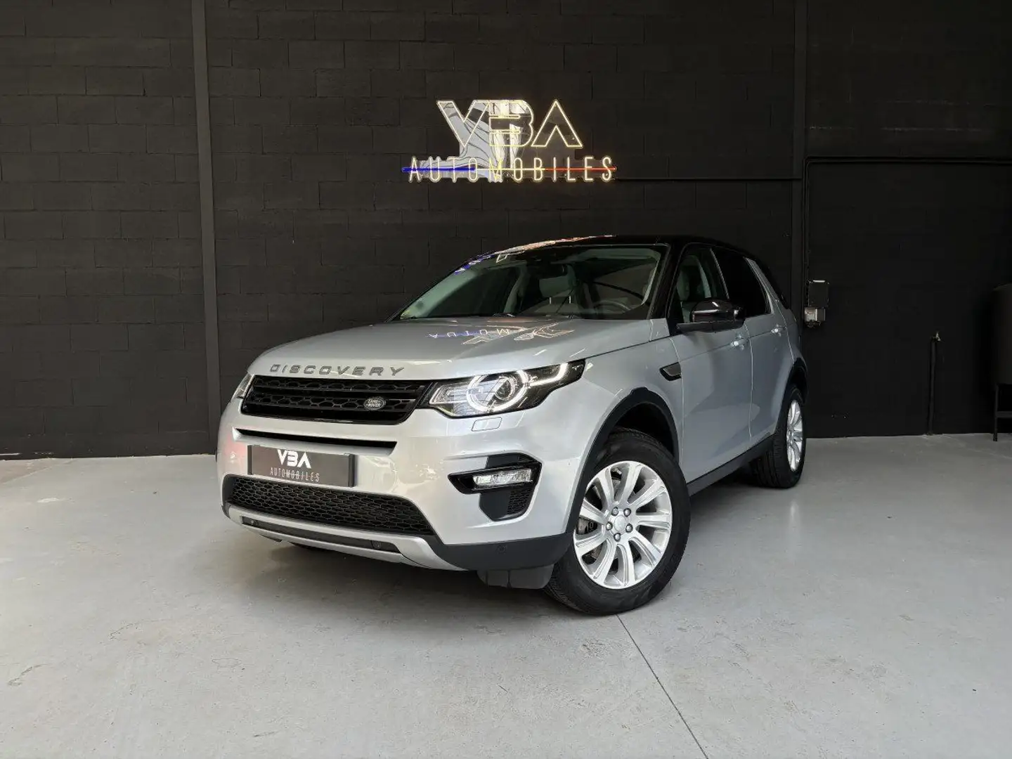 Land Rover Discovery Sport 2.0 TD4 180PS AUTO 4WD HSE Mark I Grijs - 2