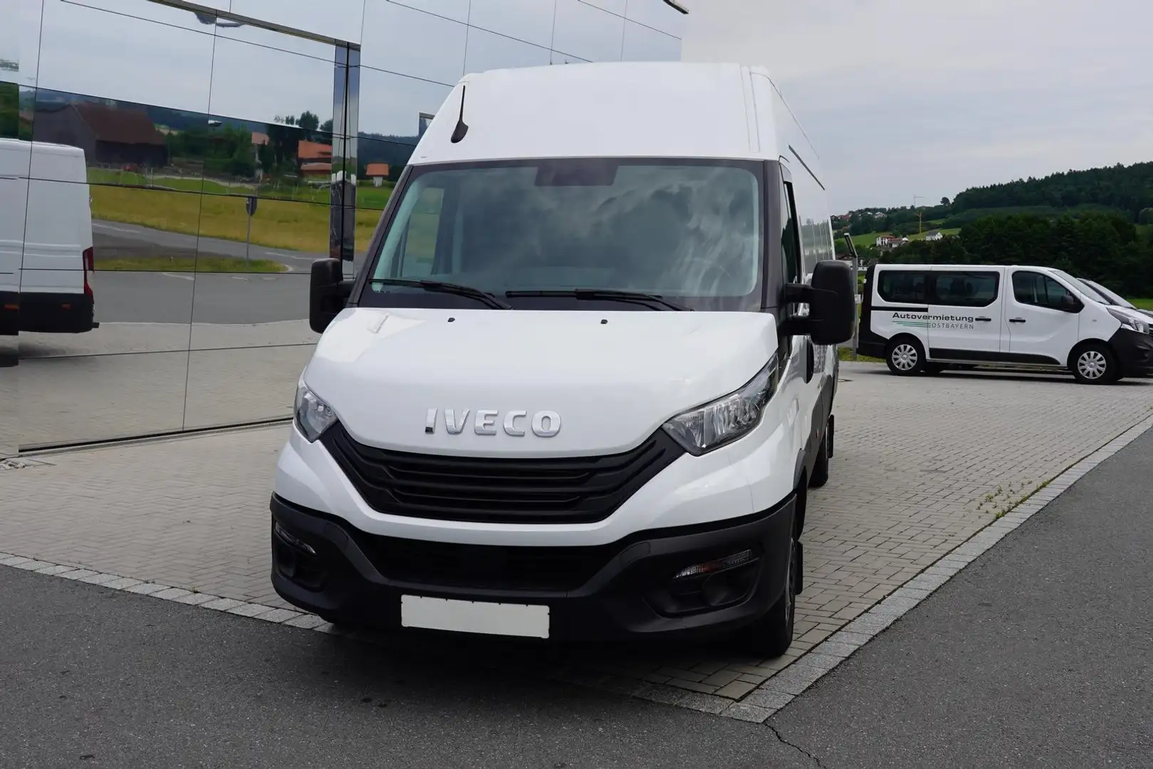 Iveco Daily 35S16V 4100L H2 2.3L 156 PS Klimaautomatik Weiß - 1