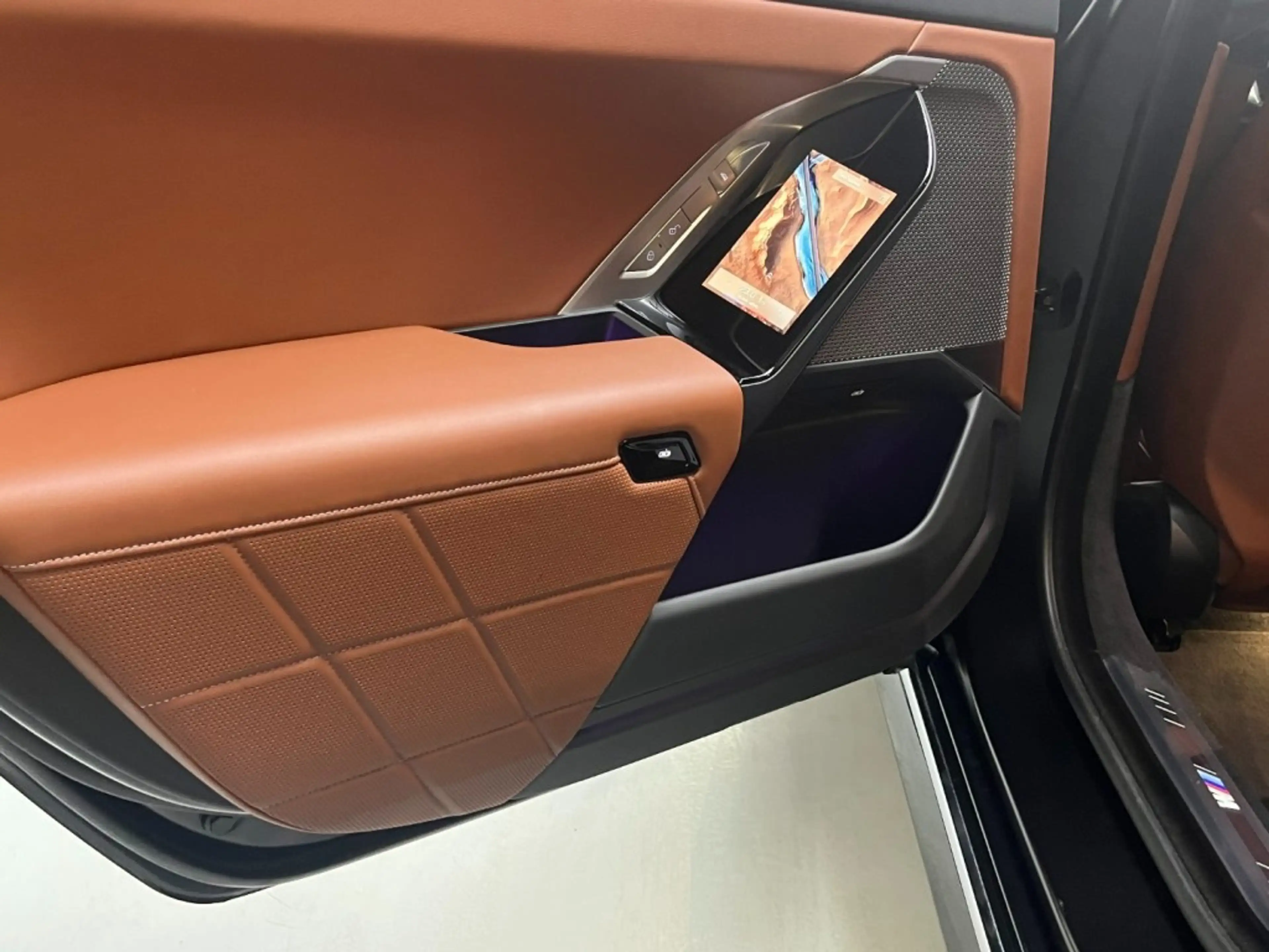 BMW i7 x-drive 60 (VAT car) (2023) — photo 13