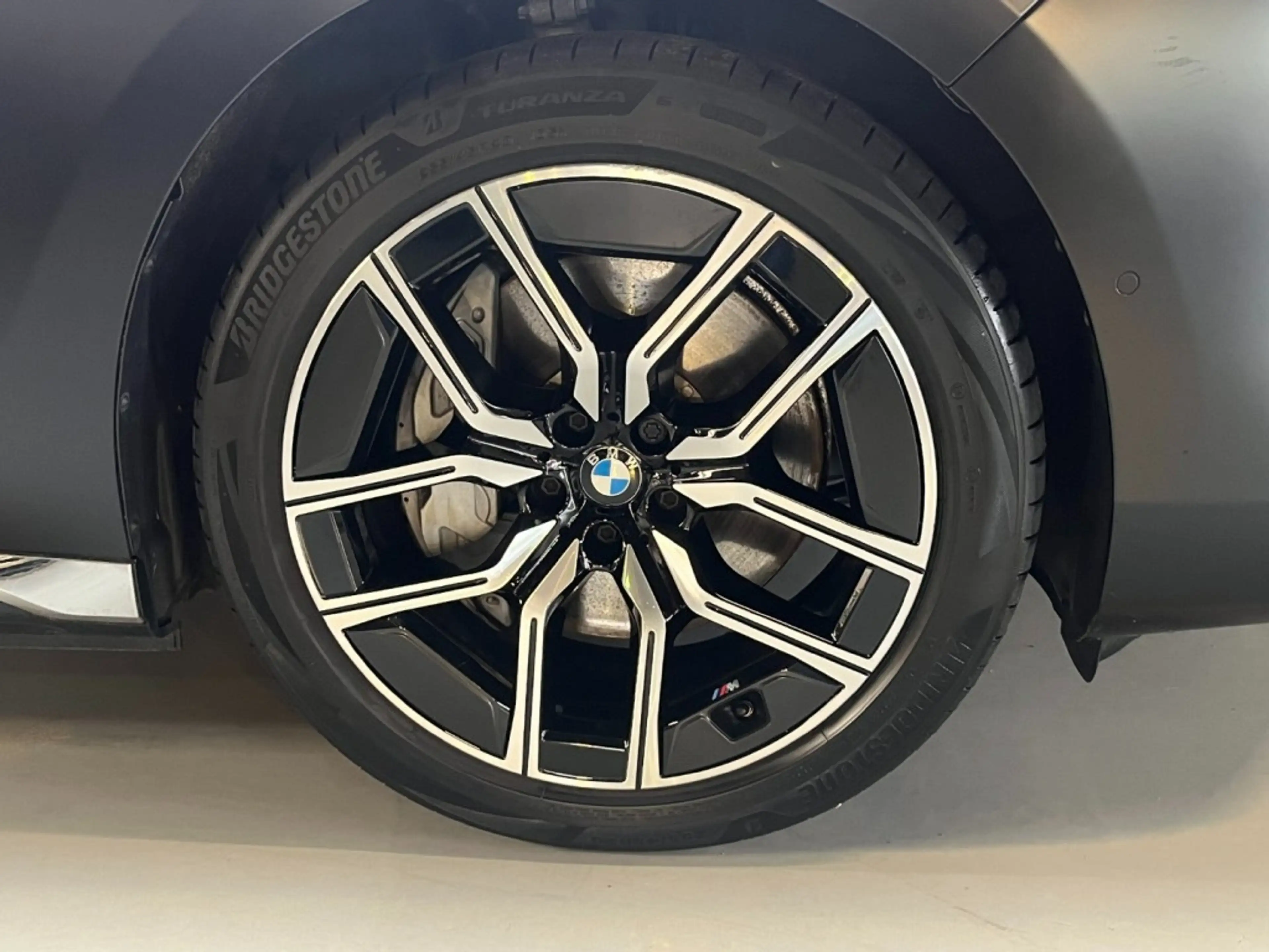 BMW i7 x-drive 60 (VAT car) (2023) — photo 32