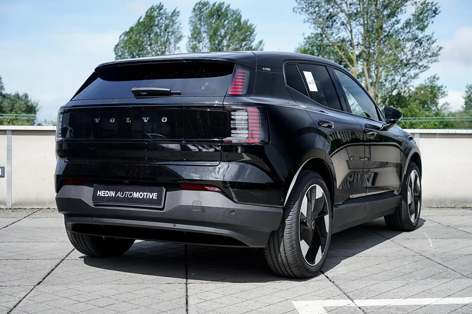 Volvo EX30 Single Motor Extended Range Ultra 69 kWh Panoramad Zwart - 2