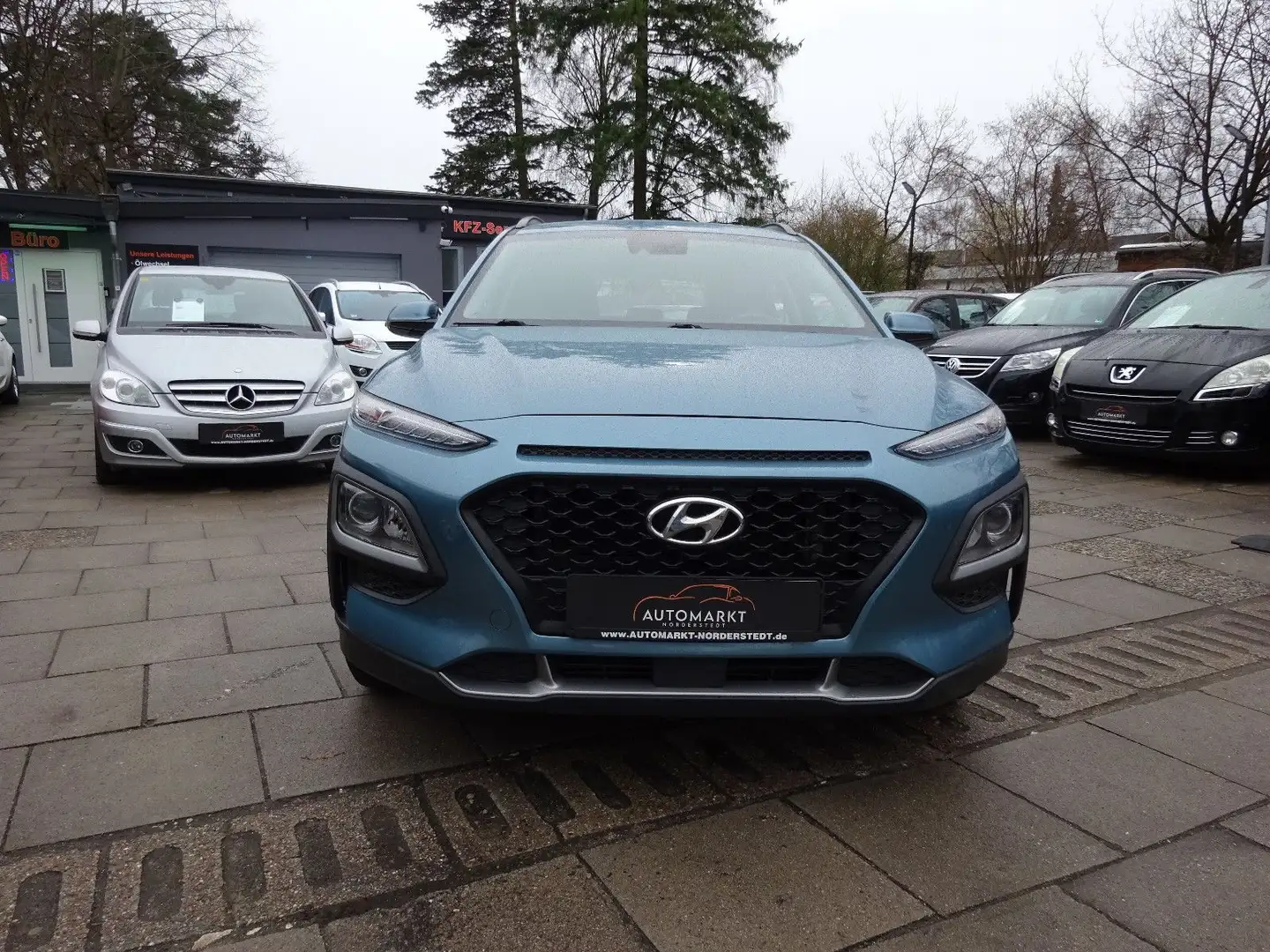 Hyundai KONA Pure 2WD / Navi / Klimaautomatic / SHZ /RWK Blau - 2
