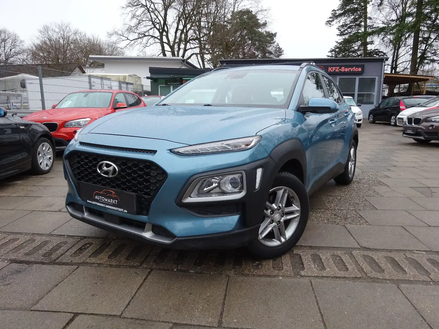 Hyundai KONA Pure 2WD / Navi / Klimaautomatic / SHZ /RWK Blau - 1