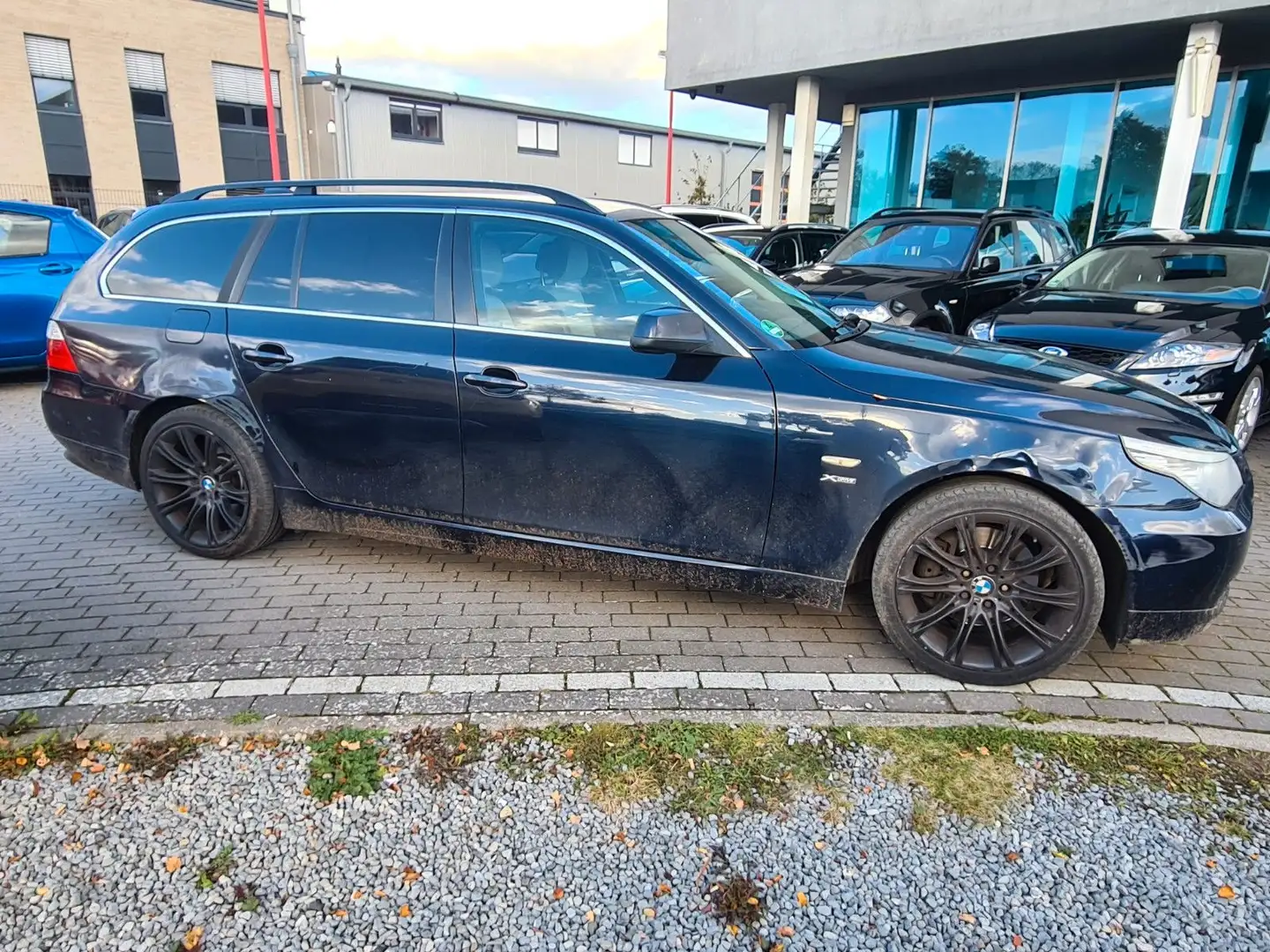 BMW 530 Baureihe 5 Touring 530d xDrive Blau - 1