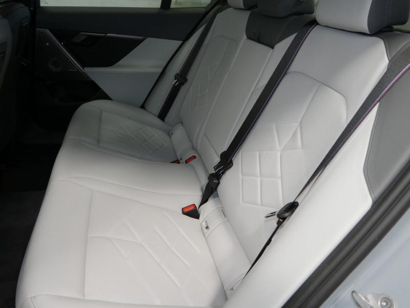 BMW 550 M SPORT PRO - PANO - BOWERS | WILKINS  - FULL — photo 9