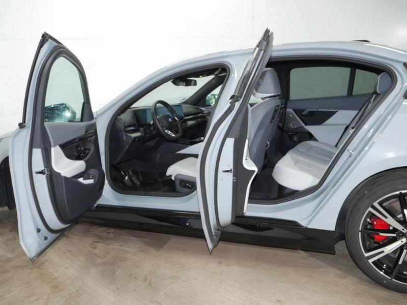 BMW 550 M SPORT PRO - PANO - BOWERS | WILKINS  - FULL — photo 10