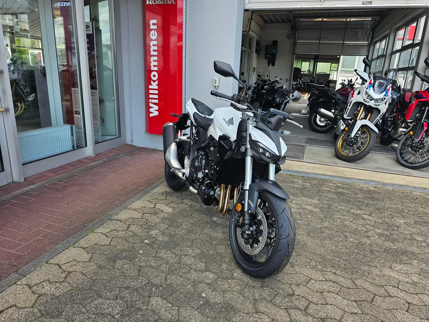 Honda CB 1000 Hornet Weiß - 2
