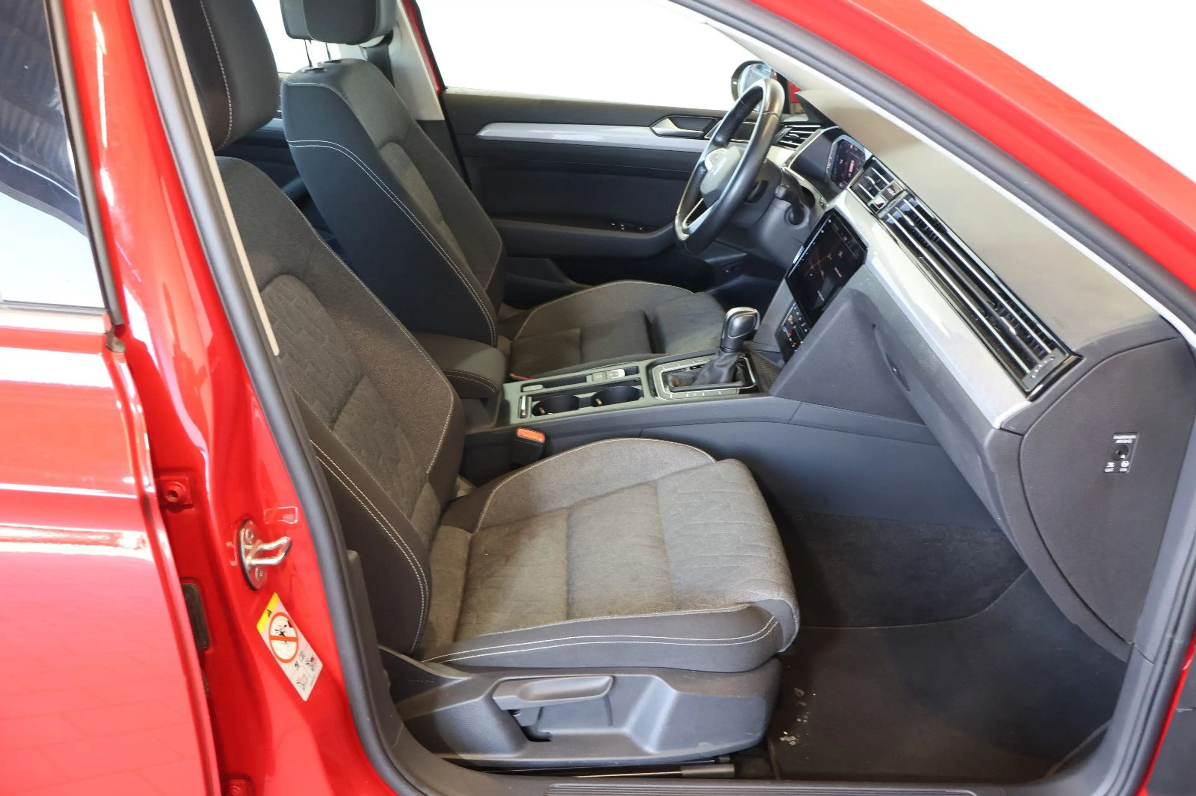 Volkswagen Passat Variant Passat 2.0 TDI Business AID+ACC+LANE+LED+KEY+ALU — photo 14