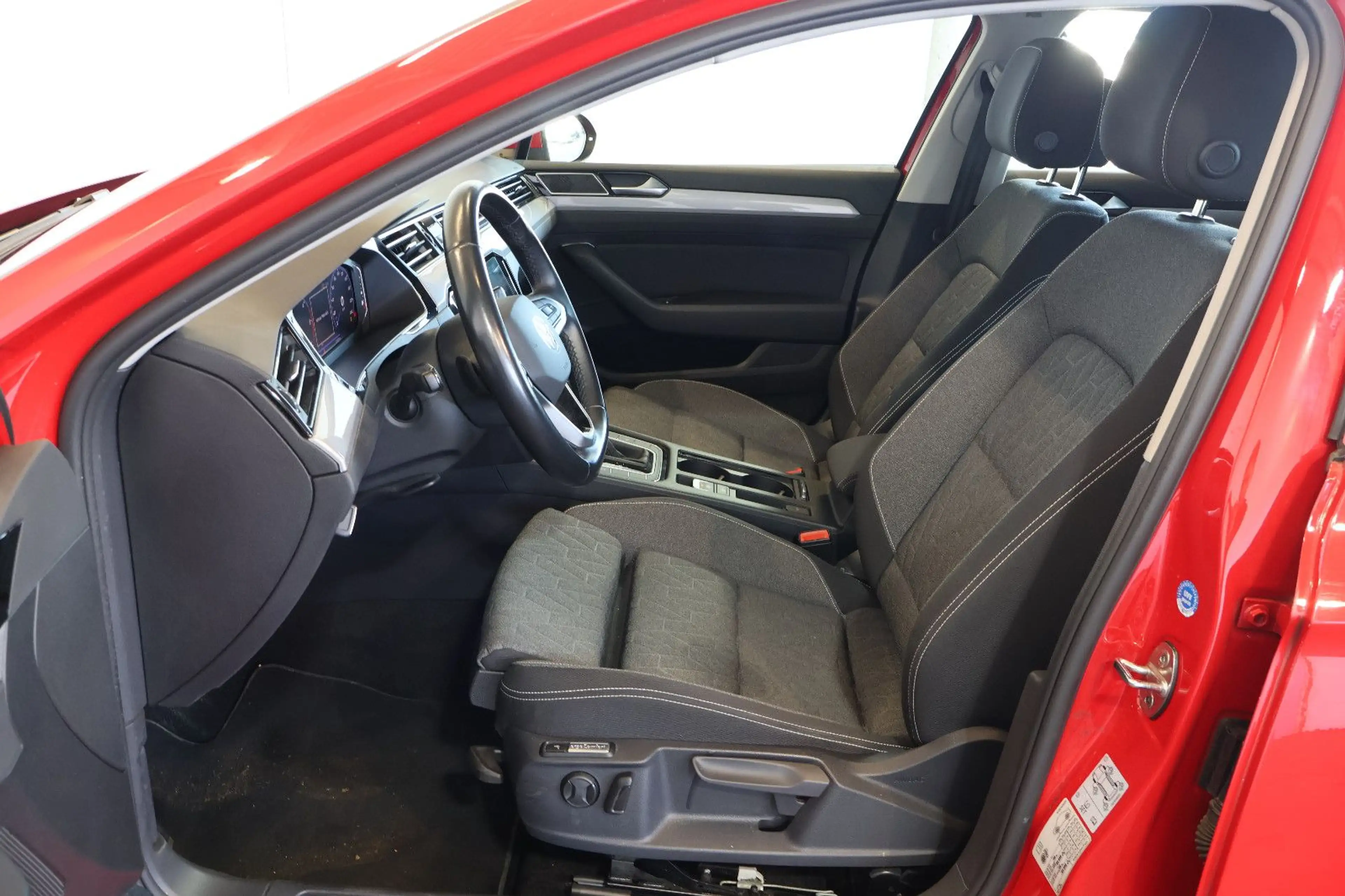 Volkswagen Passat Variant Passat 2.0 TDI Business AID+ACC+LANE+LED+KEY+ALU — photo 11