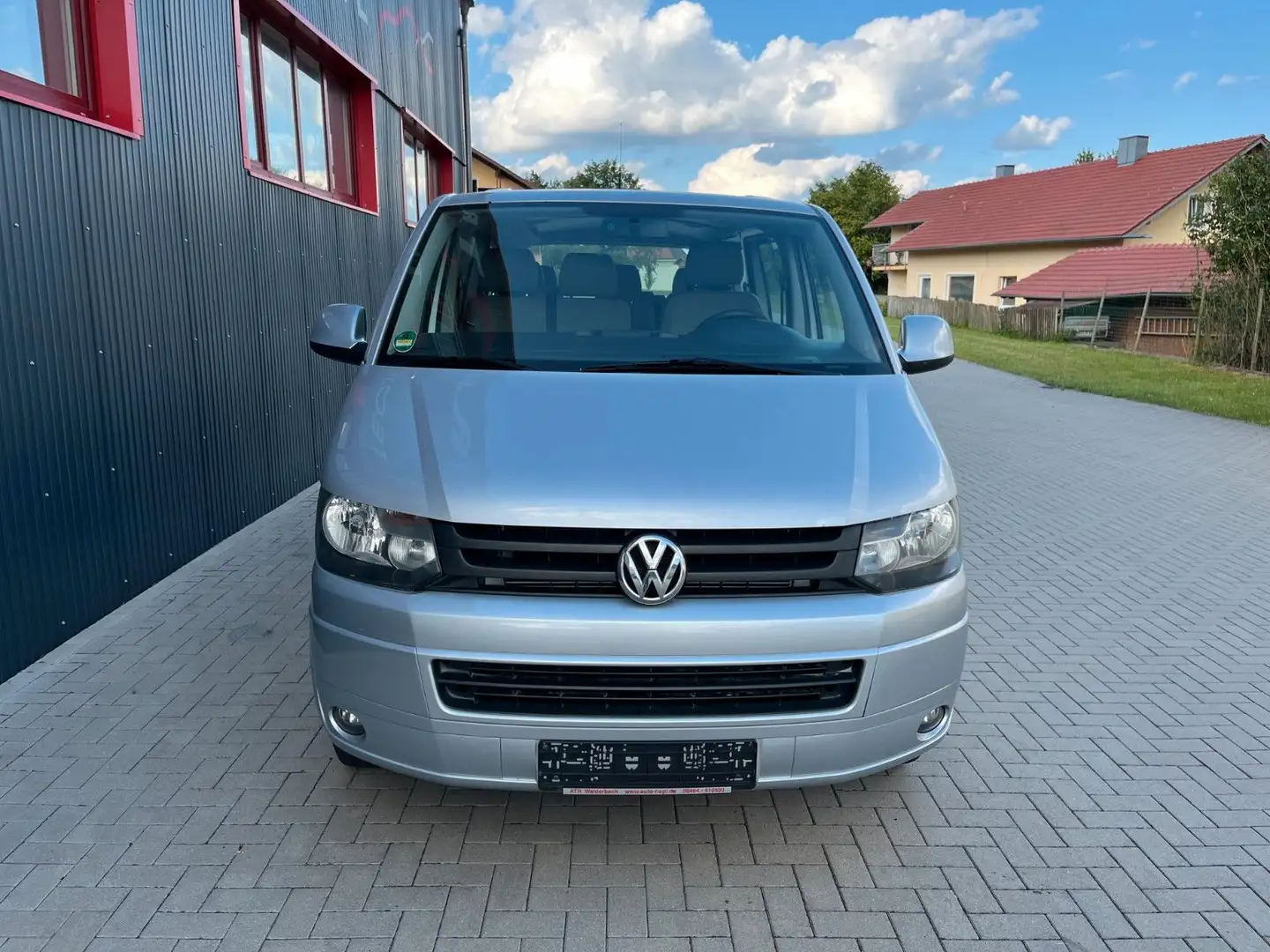 Volkswagen T5 Caravelle Kombi lang 2xSchiebetür, Webasto Silber - 2