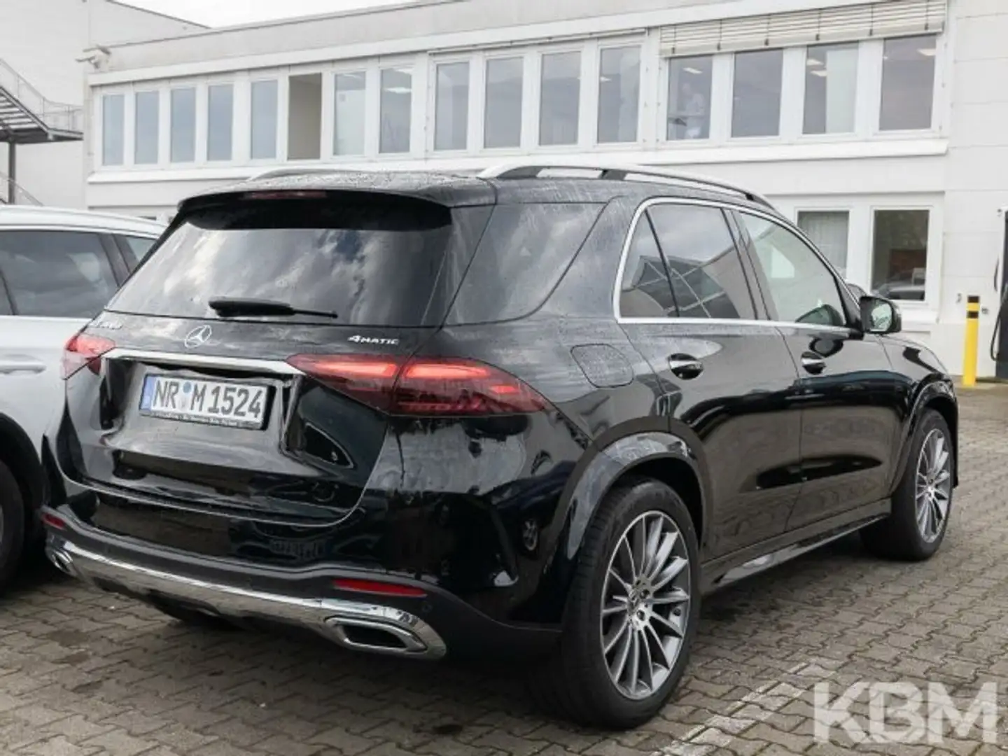 Mercedes-Benz GLE 300 GLE 300 d 4M AMG°ADV+°DISTR°PAN°AHK°KEYL°BEIGE° Schwarz - 2