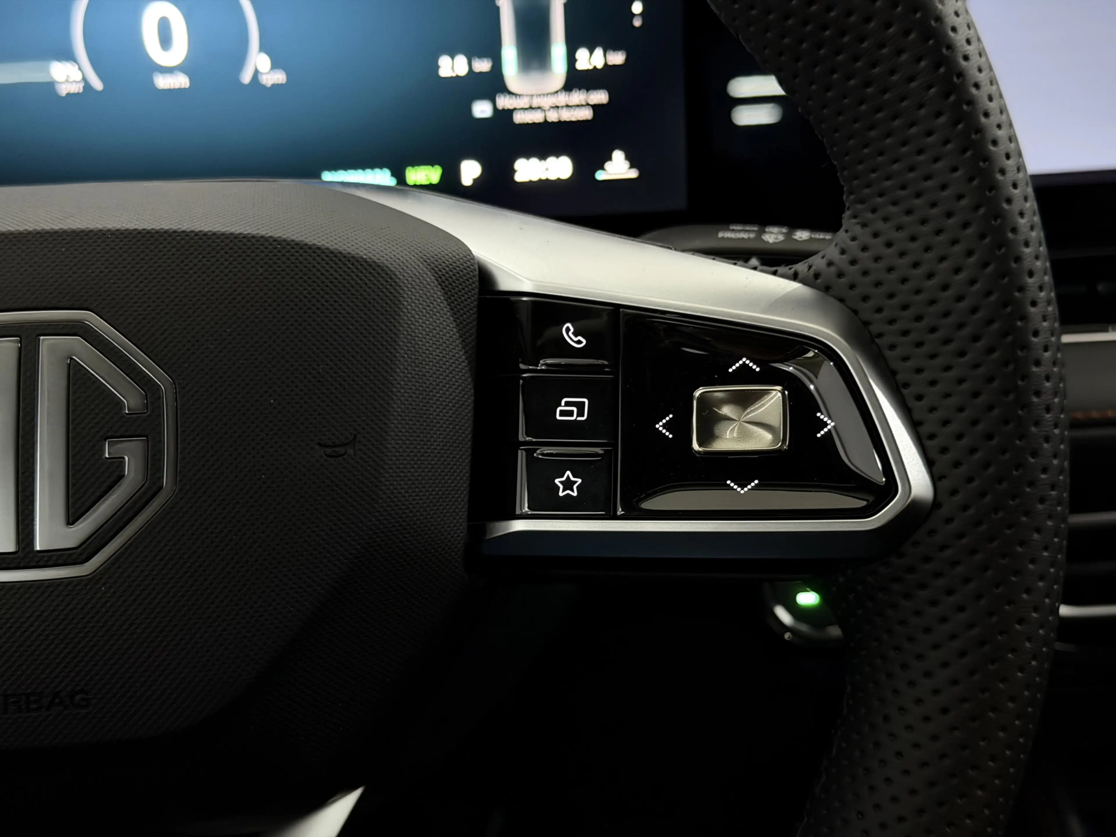MG EHS 1.5 TGDI Comfort Plug-in Camera, Navi, Apple carpl — photo 26