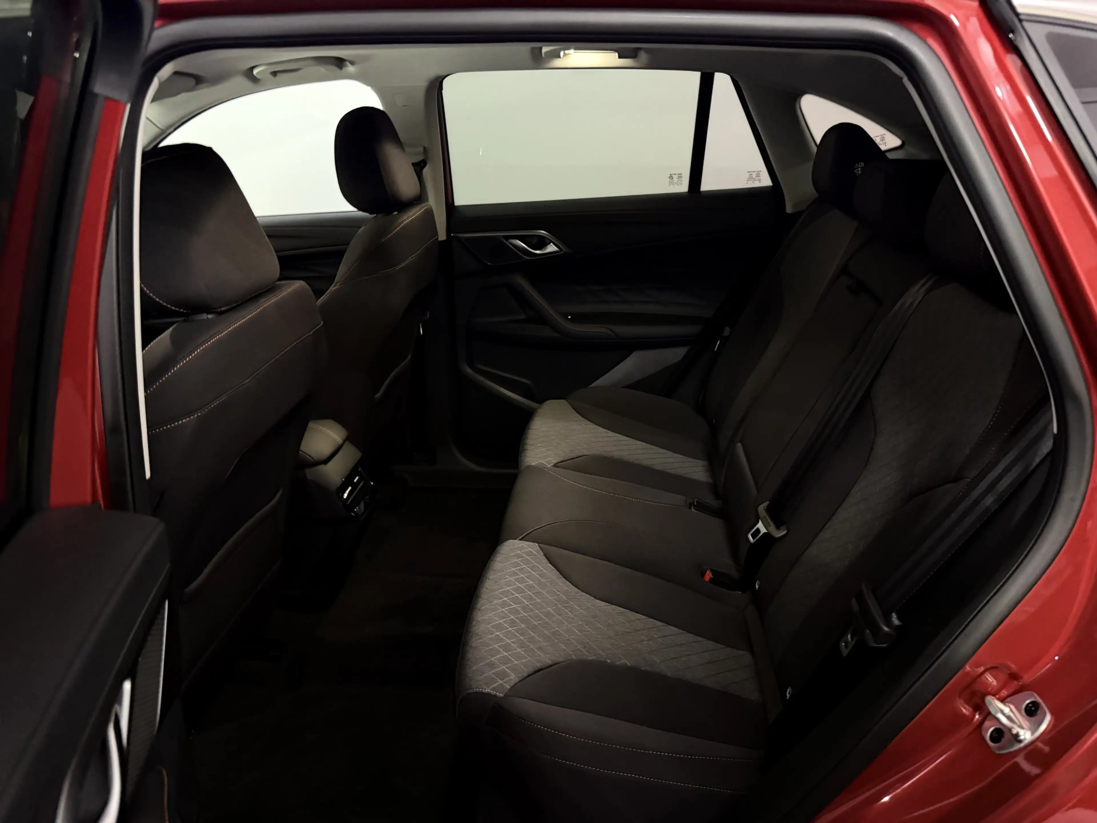 MG EHS 1.5 TGDI Comfort Plug-in Camera, Navi, Apple carpl — photo 9