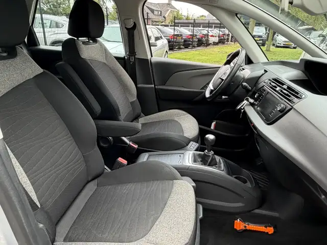Citroen C4 Picasso view 8