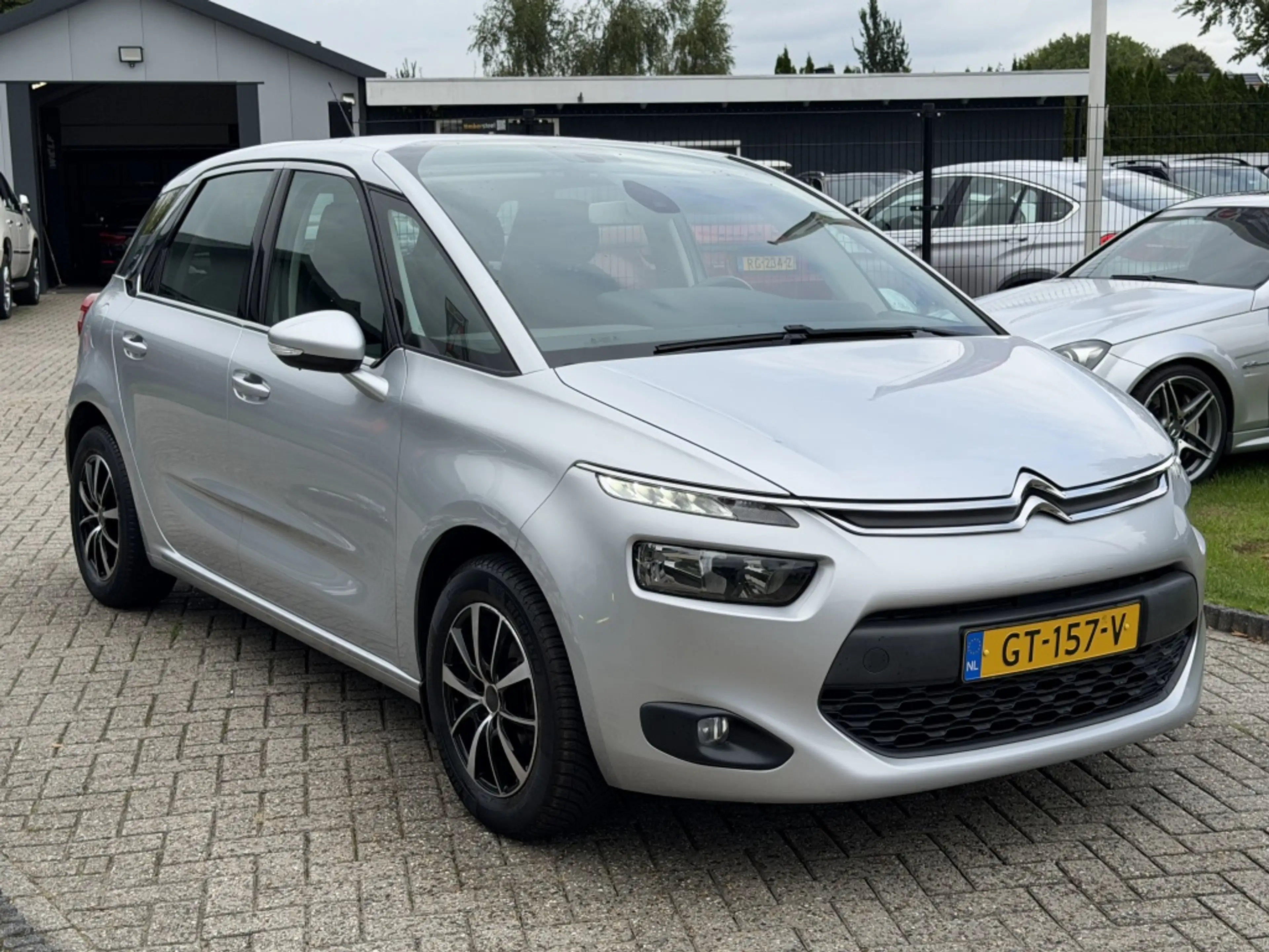 Citroen C4 Picasso 1.2 Benzine Grijs 2015 Trekhaak 97.000 KM NL Auto — photo 3