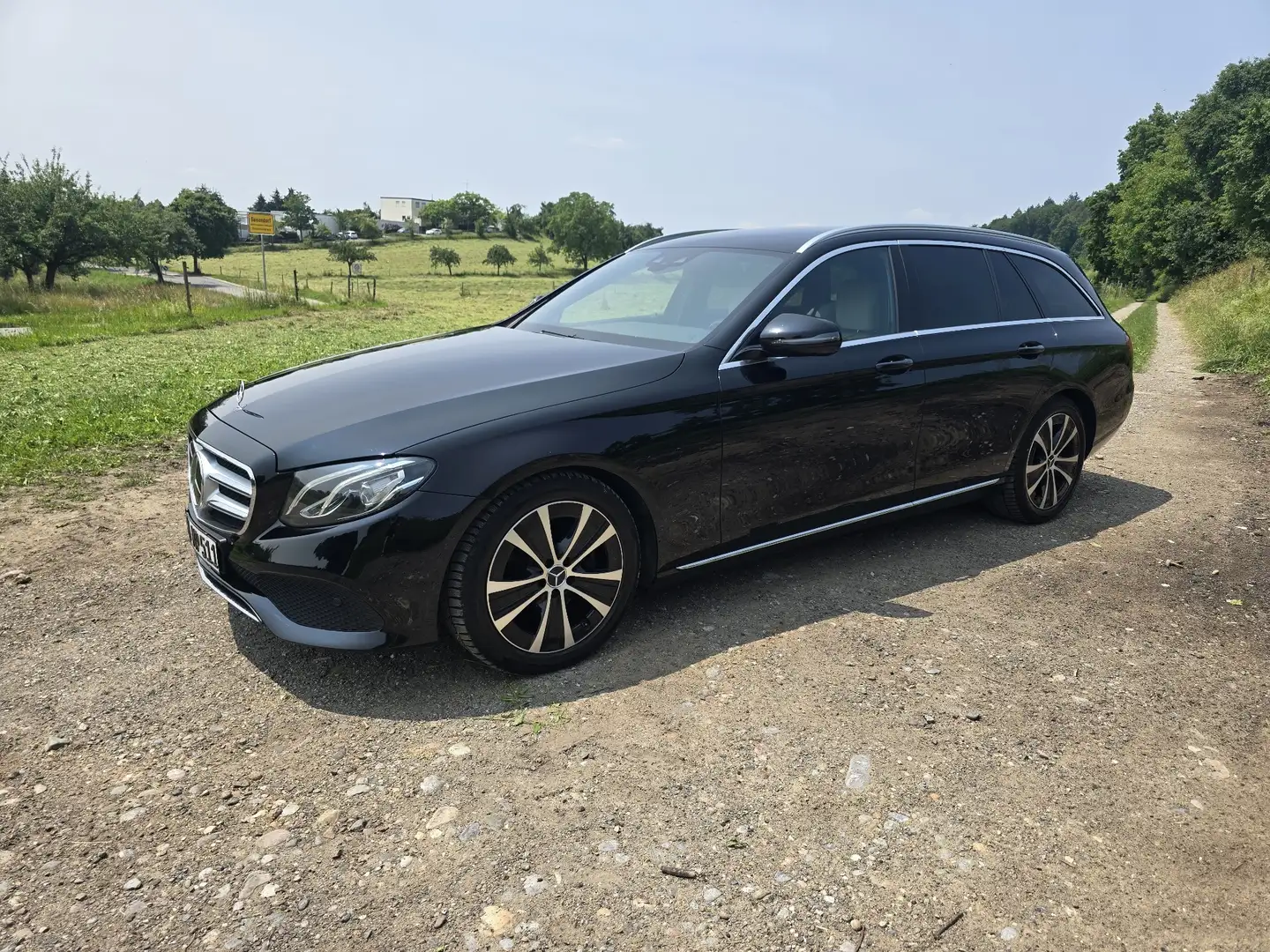 Mercedes-Benz E 300 d T 9G-TRONIC Avantgarde - 1