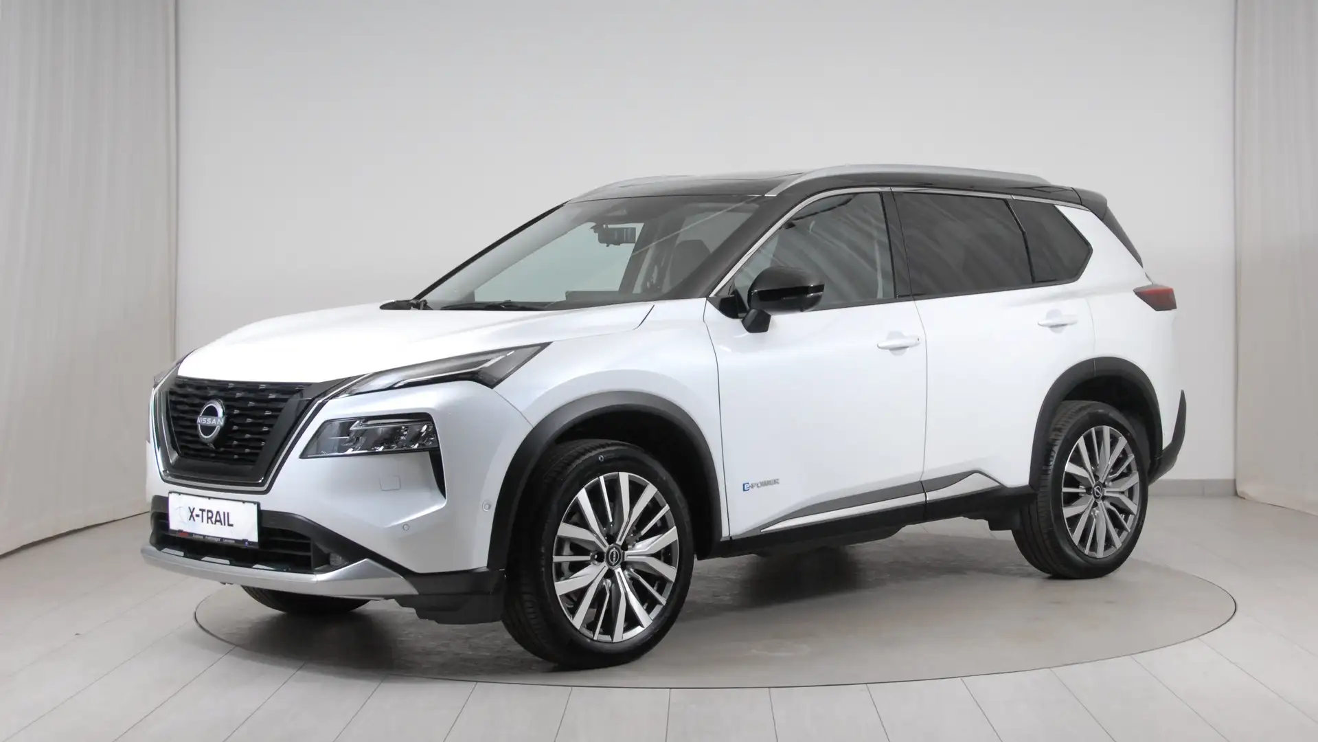 Nissan X-Trail 1,5 VC-T e-POWER e4ORCE Allrad Tekna+ *BOSE Sound* Weiß - 2