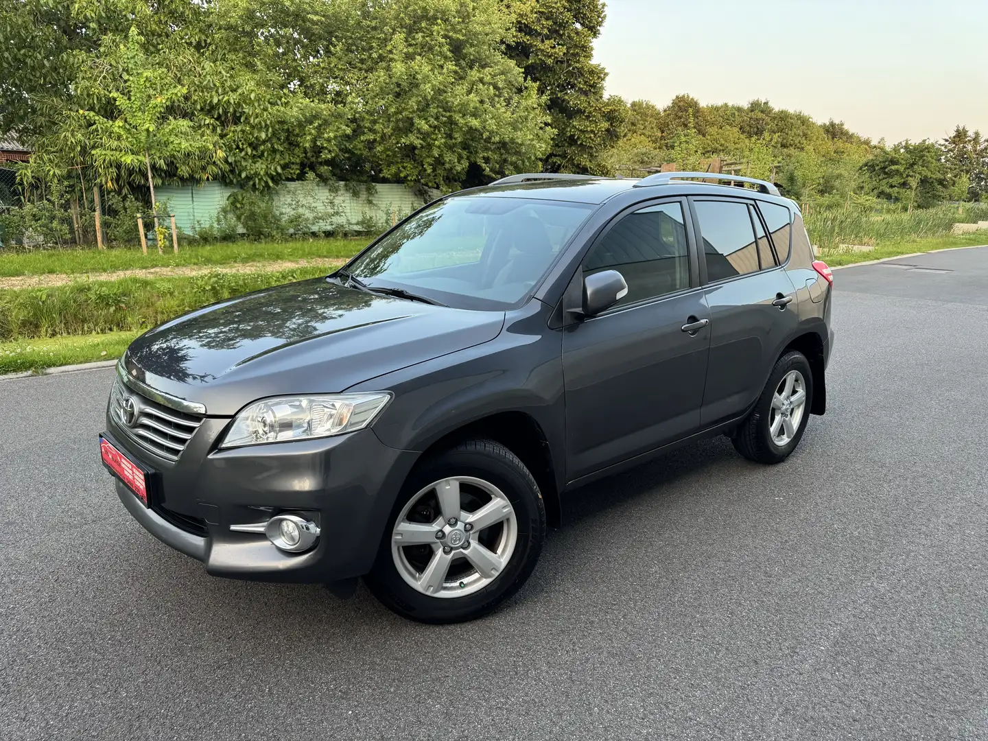 Toyota RAV 4 2.0i Essence 4x4 Automatik (Only Export Afrika) Gris - 1