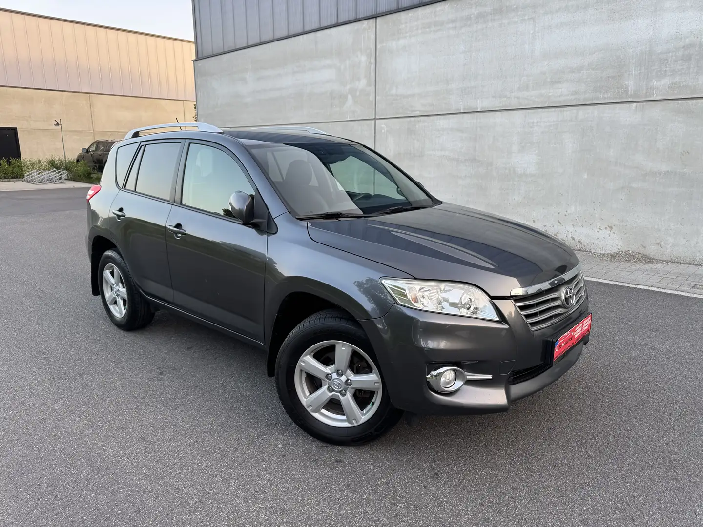 Toyota RAV 4 2.0i Essence 4x4 Automatik (Only Export Afrika) Gris - 2