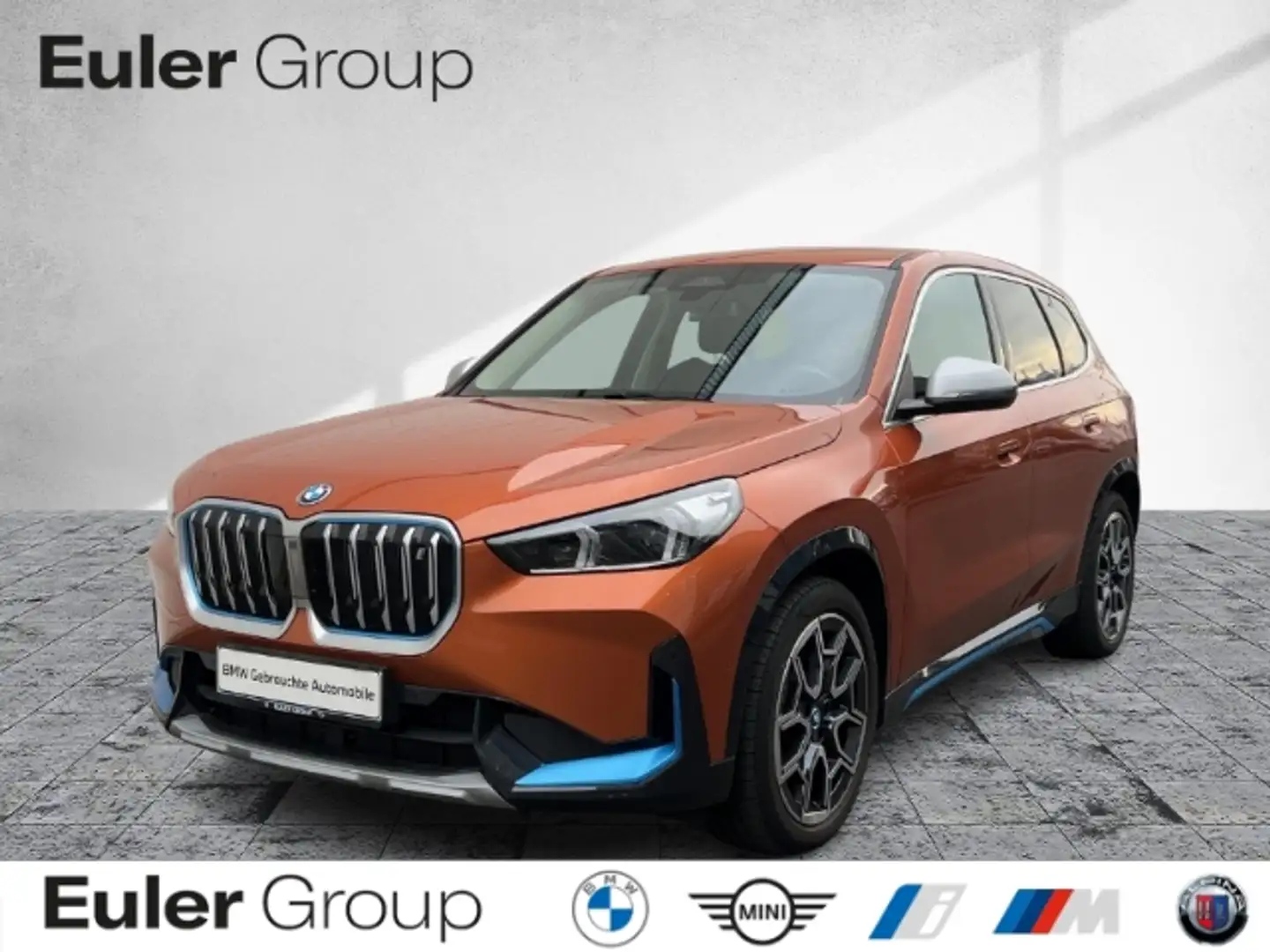 BMW iX1 xDrive 30 Adapt. Fahrwerk Sportsitze HiFi LED Orange - 1