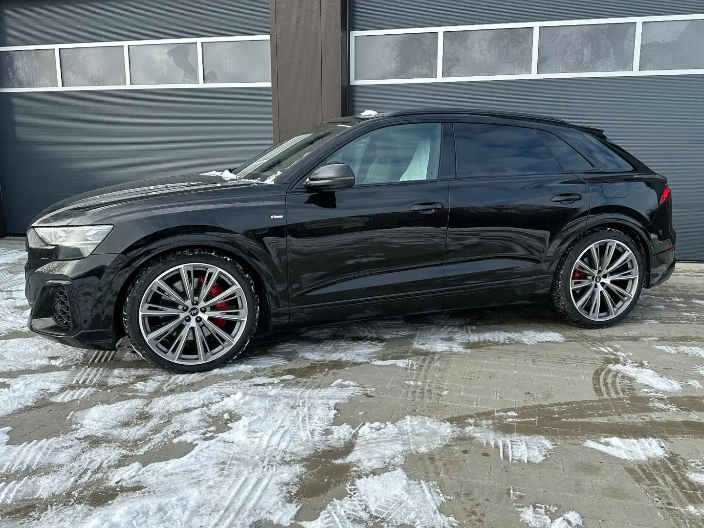 Audi Q8 SUV 55 TFSIe qu. S-line MASSAGE PANO AHK Schwarz - 2