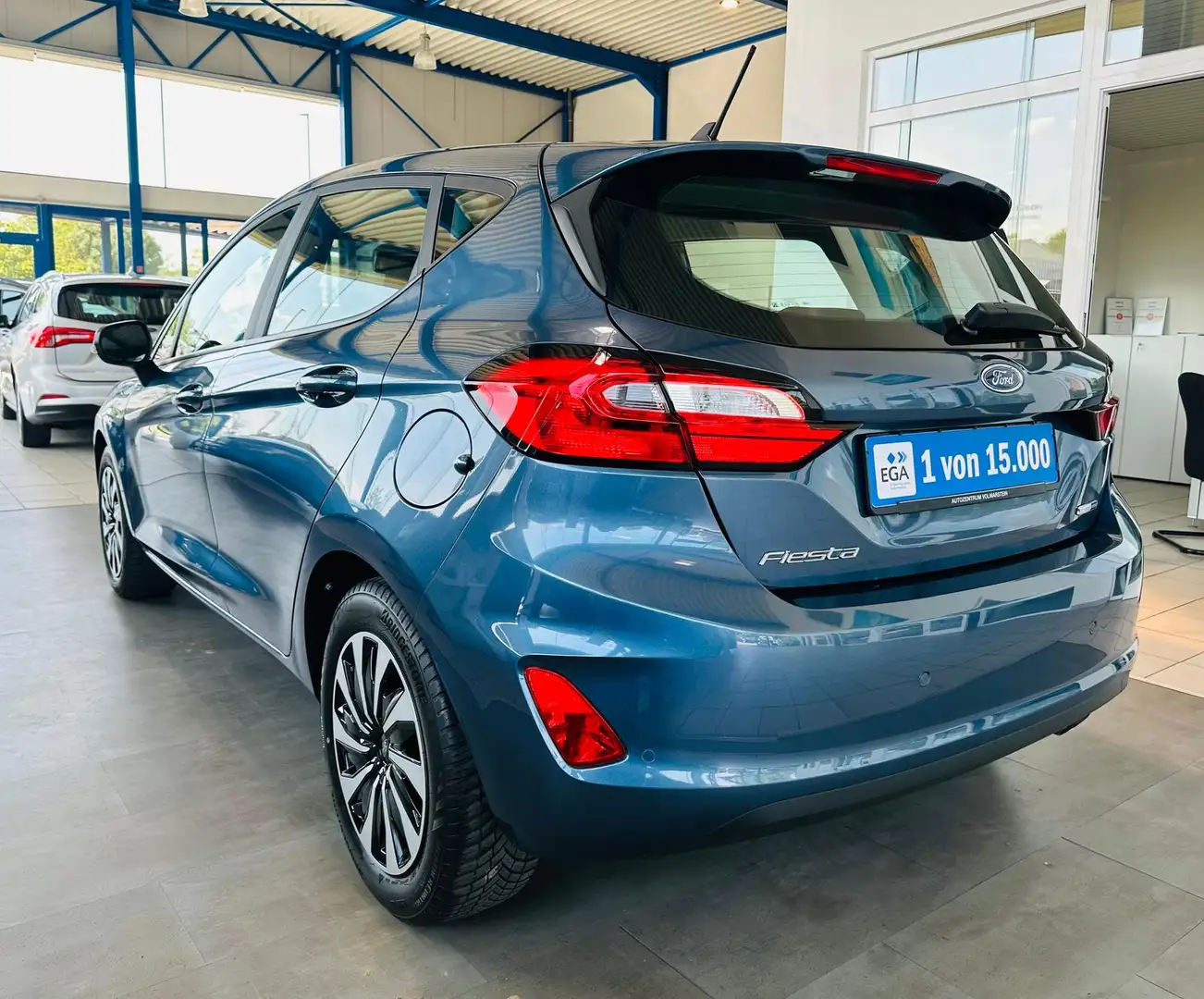 Ford Fiesta 1.0 EB Cool&Connect Aut. Navi SHZG PDC Blau - 2