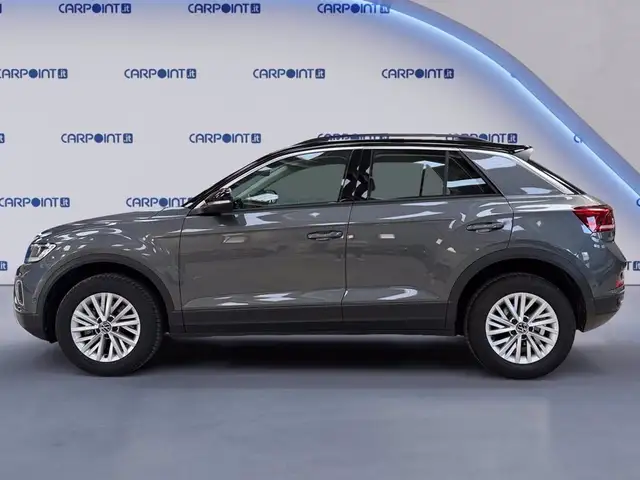 Volkswagen T-Roc view 4