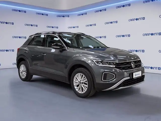 Volkswagen T-Roc view 9
