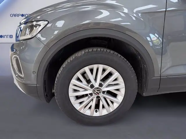 Volkswagen T-Roc view 16