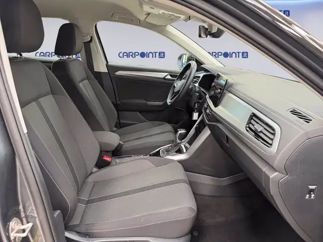 Volkswagen T-Roc view 17