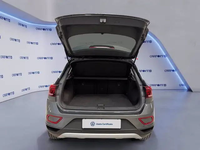 Volkswagen T-Roc view 19