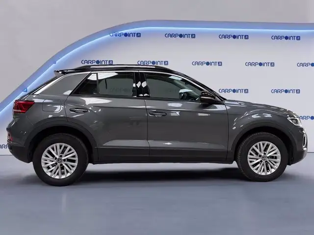 Volkswagen T-Roc view 8