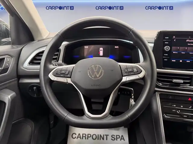 Volkswagen T-Roc view 14
