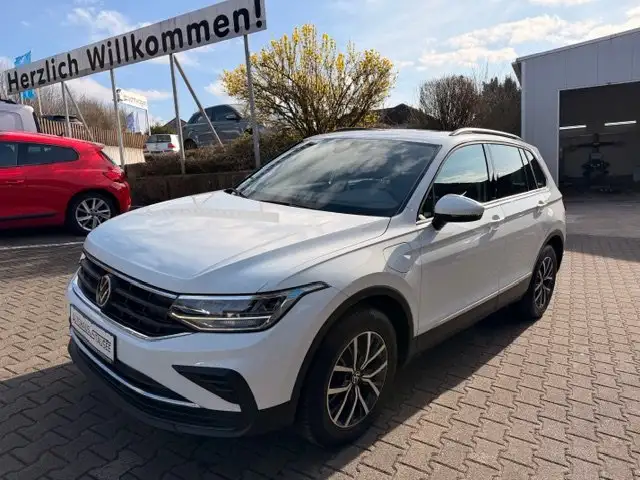 Volkswagen Tiguan 1.4TSI DSG eHybrid Life *Navigation*Panorama*AHK*