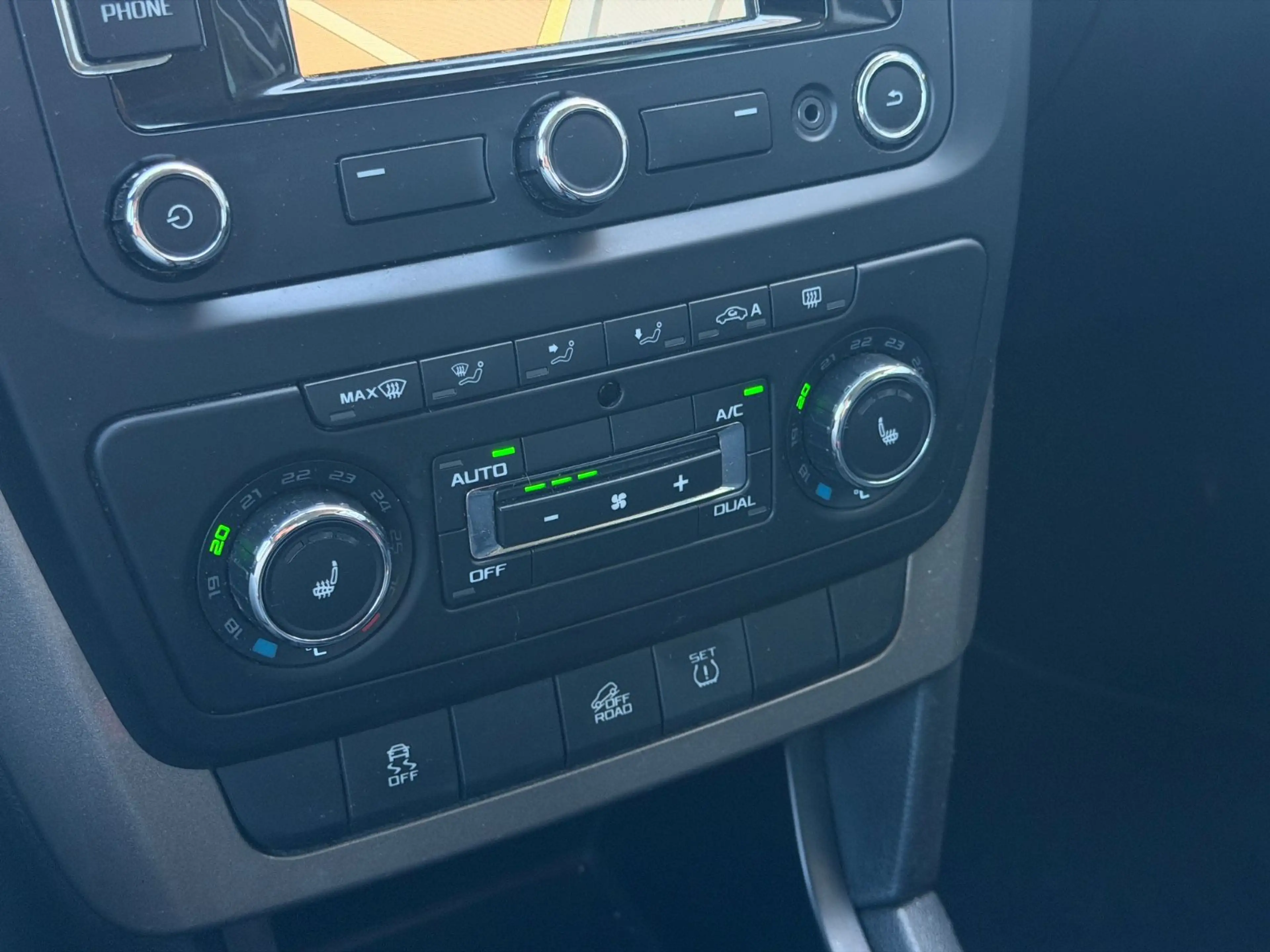 Skoda Yeti Elegance 4x4 Navi AHK — photo 17