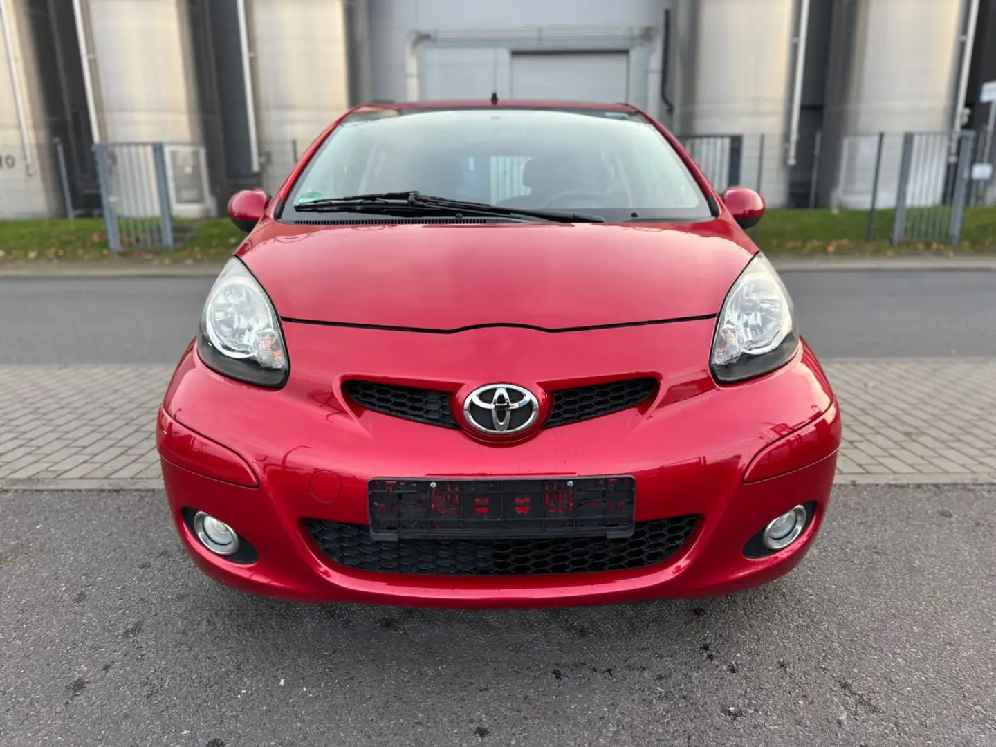 Toyota AYGO CoolRed AUTOMATIK KLIMA ALUFELGEN TÜV Червоний - 2