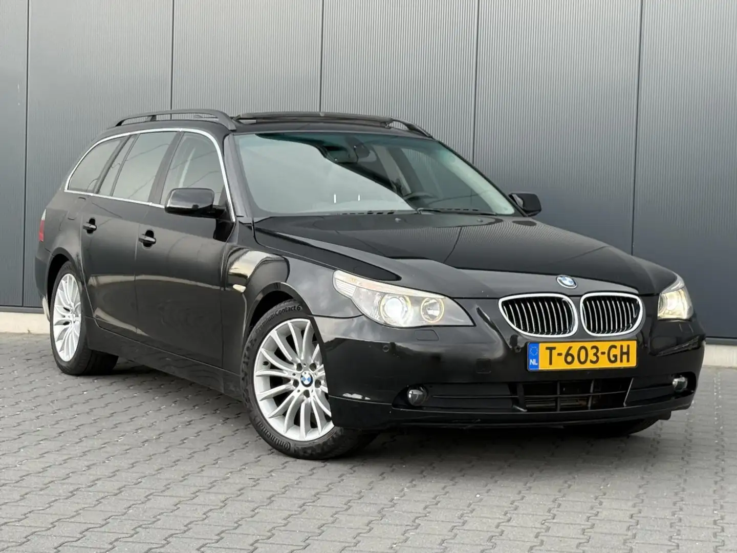 BMW 523 5-serie Touring 523I Pano - Sportstoelen - Navi - Zwart - 2