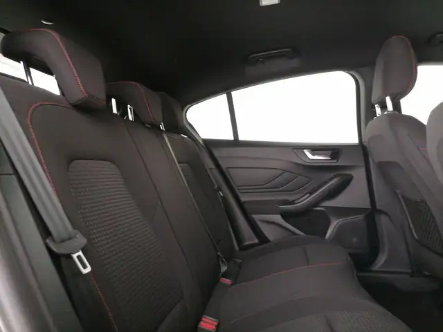 Ford Focus view 8