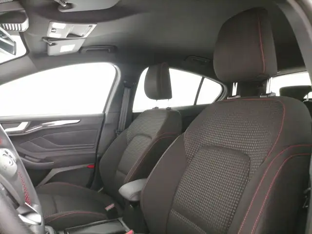 Ford Focus view 12