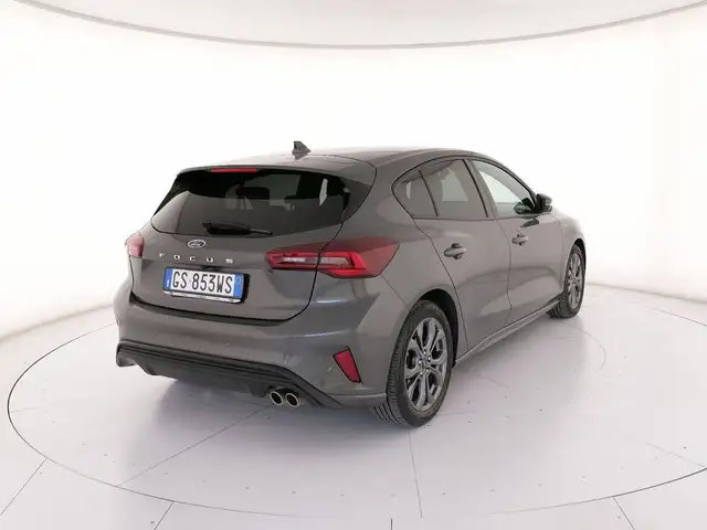 Ford Focus view 2