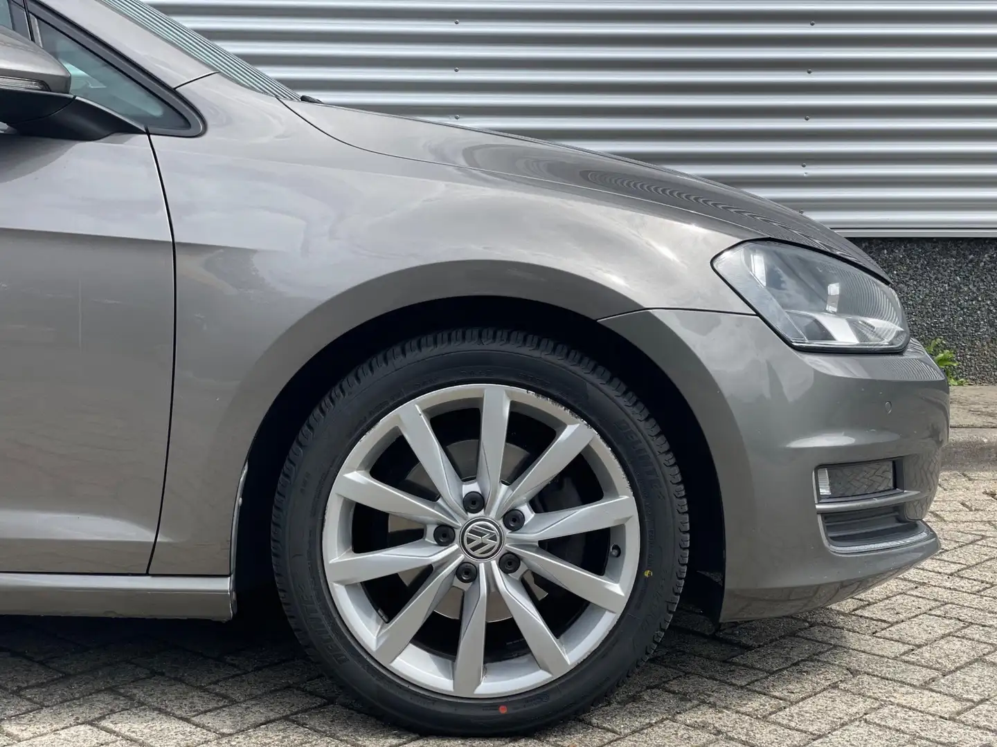 Volkswagen Golf 1.6 TDI DSG7 Connected Series Grijs - 2