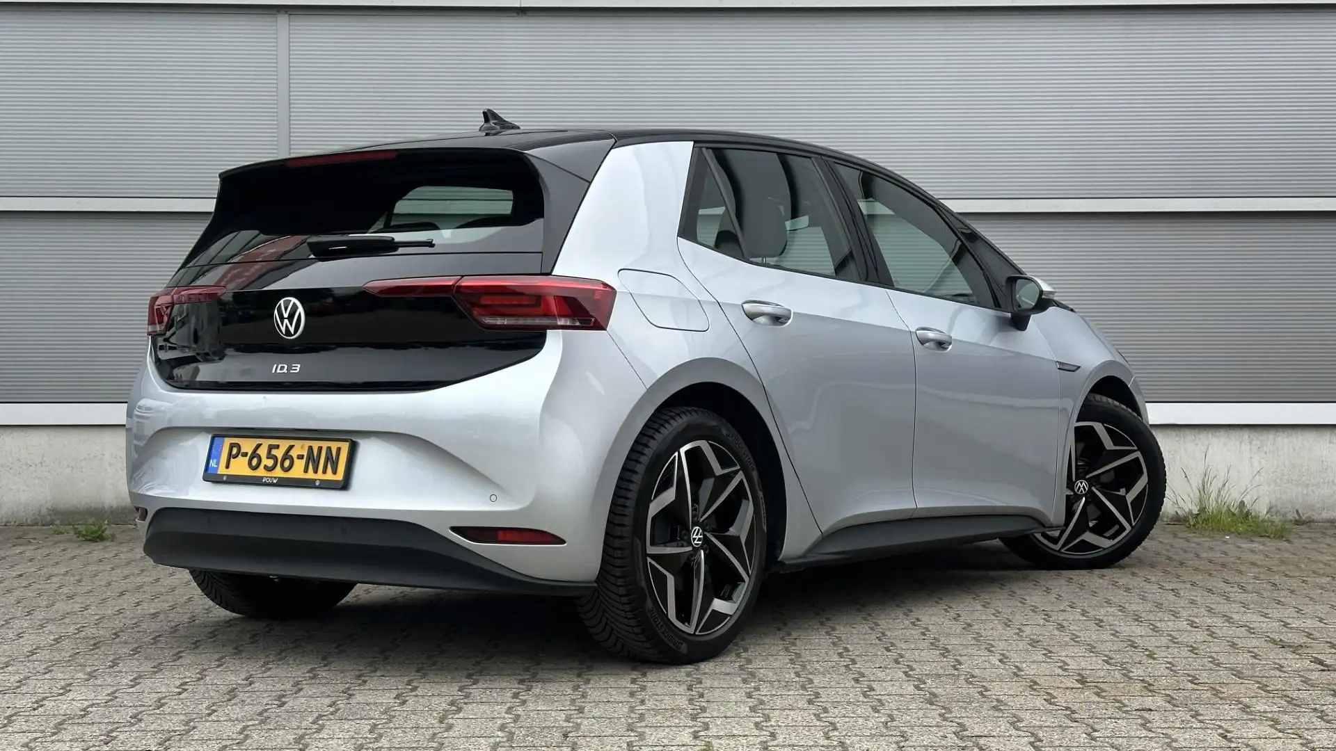 Volkswagen ID.3 Life 58 kWh 204pk | SoH 91% | Navigatie | App Conn Gris - 2
