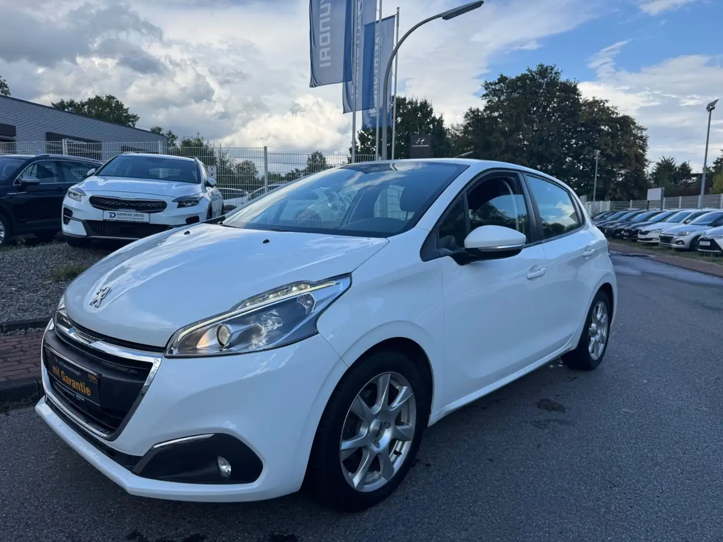 Peugeot 208 PURE/2.HD/NAVI/KLIMA/ALU/32TKM/PDC/SHZ/HU-NEU!! Weiß - 1